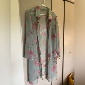 This Kimono was purchased 2nd hand. No tags. Fits like a 16-18, long in length.